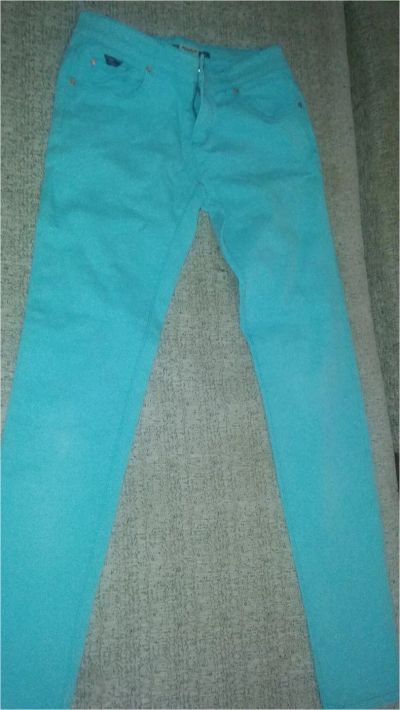 Лот: 8966730. Фото: 1. Джинсы на девочку, р-р 36. Цвет... Брюки, шорты, джинсы