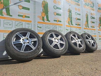 Лот: 25274049. Фото: 1. Комплект Оригинальных Литых дисков... Шины