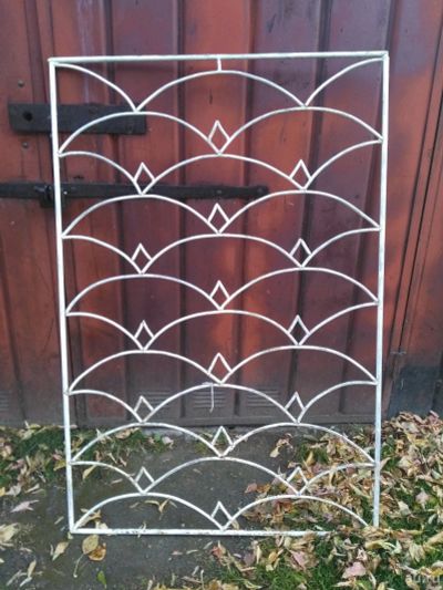 Лот: 15261902. Фото: 1. Решётка на окно железная. Другое (двери, окна, фурнитура)