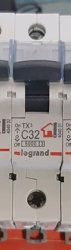 Лот: 18605396. Фото: 1. Автомат Legrand C32 - 1 полюс... Автоматы, пакетники, предохранители