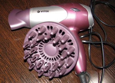 Лот: 3619680. Фото: 1. фен Vitek vt-1321 vt. Укладка и стрижка волос, бритьё, эпиляция