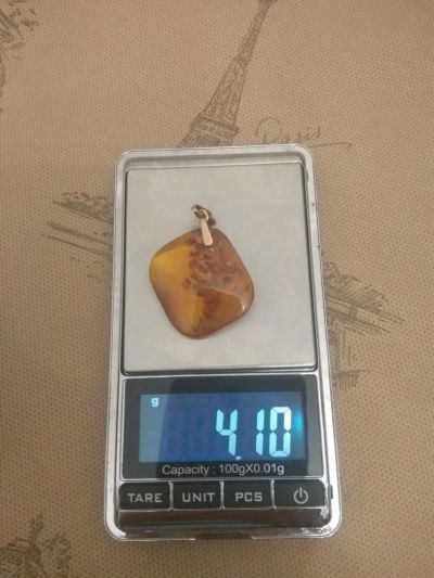 Лот: 10937951. Фото: 1. Золотая подвеска с янтарем. Кулоны, подвески