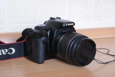 Лот: 7130436. Фото: 1. Canon 400d + Kit 18-55 + CF 8Gb. Цифровые зеркальные