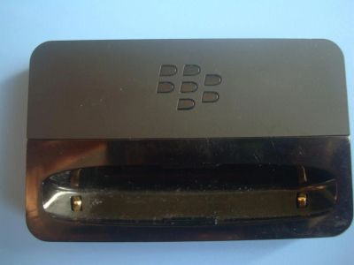 Лот: 3835329. Фото: 1. Оригинальное настольное зарядное... Зарядные устройства, блоки питания для бытовой техники