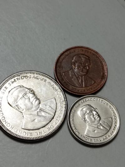 Лот: 19636280. Фото: 1. 5,20 центов и 1 рупий Маврикий... Наборы монет