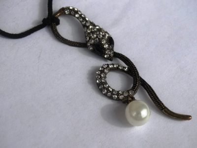 Лот: 7363835. Фото: 1. Колье с подвеской Змея, смотрите... Колье