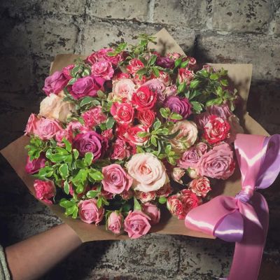 Лот: 6824749. Фото: 1. Фирменный букет от Радуги Цветов... Свежие цветы