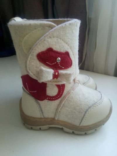 Лот: 8867020. Фото: 1. Валенки-сапоги для девочки. Валенки, угги, унты