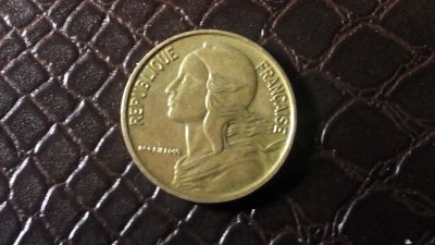 Лот: 7823381. Фото: 1. 5 сантимов 1966 год Франция 210. Остальные страны