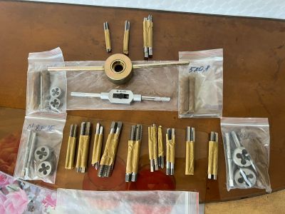 Лот: 19301584. Фото: 1. Набор метчиков и пресс-форм все... Наборы инструмента