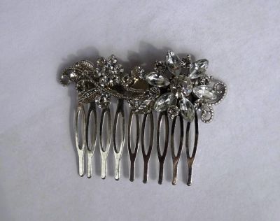 Лот: 7364009. Фото: 1. Гребешок\заколка для волос. Смотрите... Заколки, вееры, расчёски