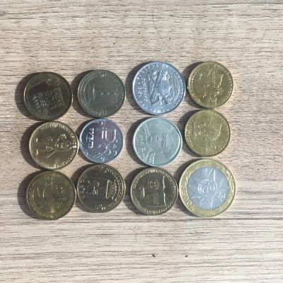 Лот: 16293182. Фото: 1. Монеты 2 рубля Гагарин 5 рублей... Россия после 1991 года