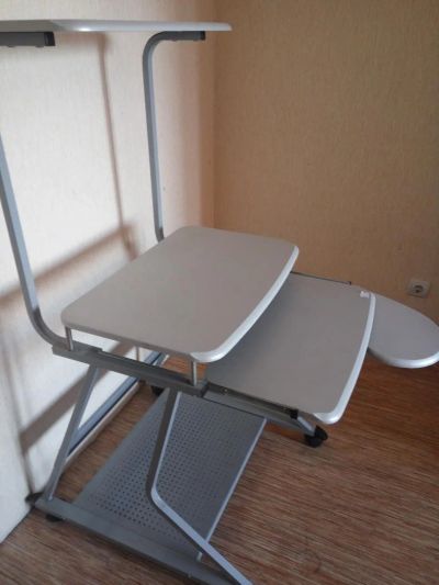 Лот: 8505551. Фото: 1. Компьютерный стол. Компьютерные и письменные столы