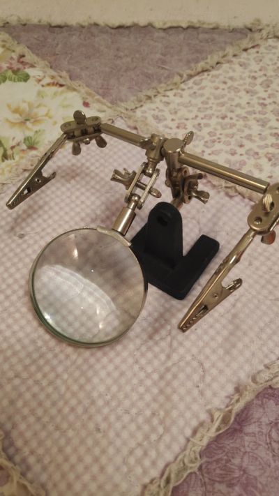 Лот: 17315920. Фото: 1. Зажим с лупой, для пайки "Третья... Оборудование для ремонта