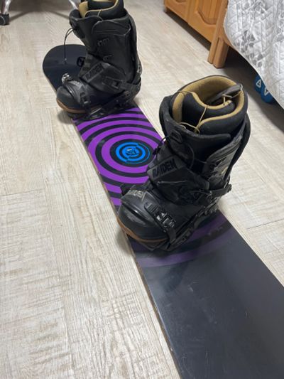 Лот: 21085390. Фото: 1. Комплект сноуборд 157 см. с ботинками... Сноуборды