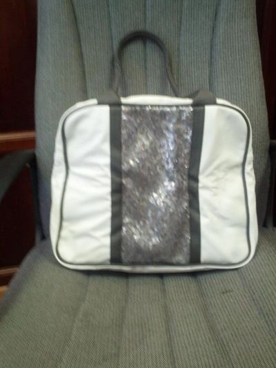 Лот: 6008139. Фото: 1. Сумка новая светлая с паетками. Сумки