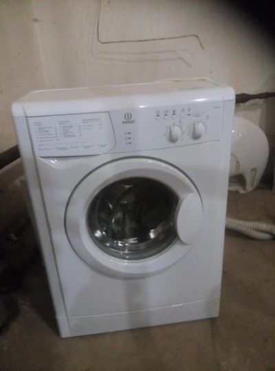 Лот: 8602632. Фото: 1. Стиральная машина Indesit wiun102. Стиральные машины