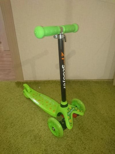 Лот: 9295090. Фото: 1. Самокат трехколесный Колеса с... Самокаты