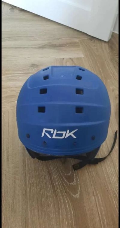 Лот: 21782077. Фото: 1. Хоккейный шлем Reebok. Шлемы
