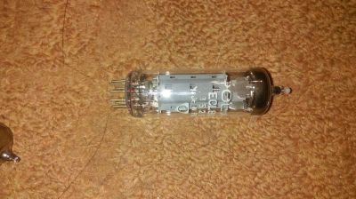Лот: 10994820. Фото: 1. Радиолампа ECL86. Электронные лампы