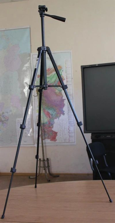 Лот: 3021017. Фото: 1. Штатив трипод, с чехлом-сумкой... Штативы, держатели