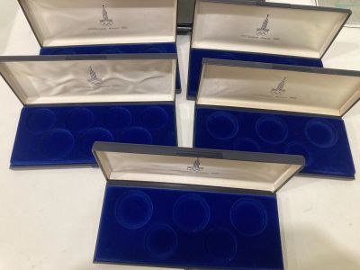 Лот: 25900286. Фото: 1. Футляры (коробки) Олимпиада Москва... Аксессуары, литература