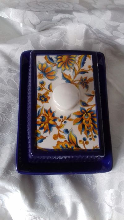 Лот: 25883547. Фото: 1. Масленка, кобальт, с рисунком... Другое (посуда, кухонная утварь)