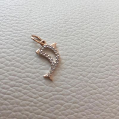 Лот: 8906204. Фото: 1. Подвеска золотая. С камнями. Дельфин... Кулоны, подвески