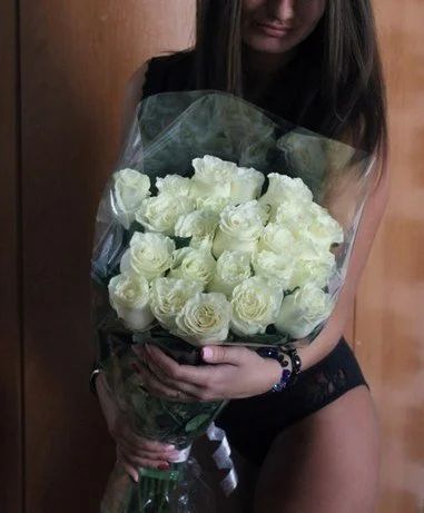 Лот: 3102332. Фото: 1. Букет из 25 роз, доставка в Красноярске... Свежие цветы