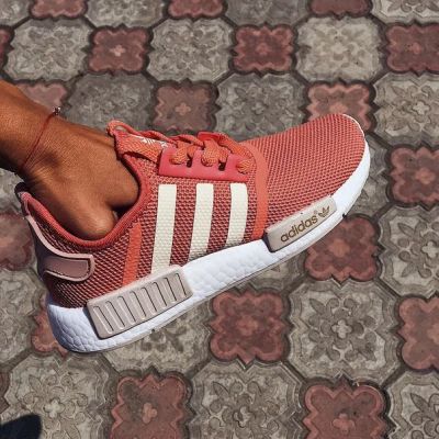 Лот: 9918566. Фото: 1. Кроссовки Adidas розовые. Кеды, кроссовки, слипоны