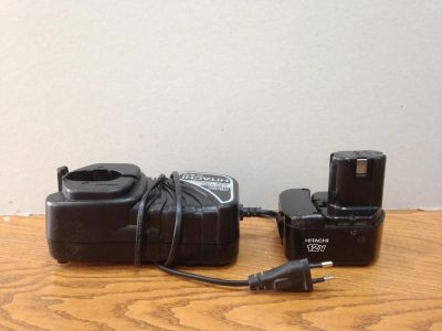 Лот: 7101800. Фото: 1. Зарядка для шуруповёрт hitachi... Электроинструмент