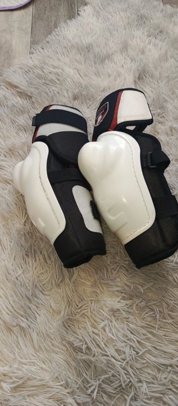 Лот: 25898574. Фото: 1. Налокотники хоккейные. Другое (спортивная одежда)