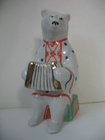 Лот: 24591112. Фото: 1. Медведь с гармошкой Гармонь Цирк... Фарфор, керамика