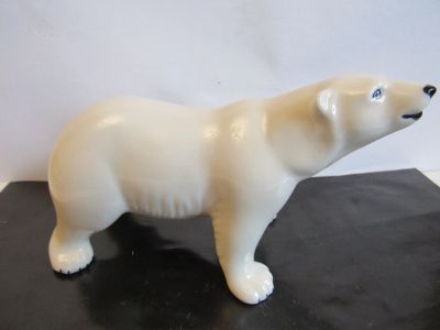 Лот: 18612319. Фото: 1. Белый медведь статуэтка,фарфор... Фарфор, керамика