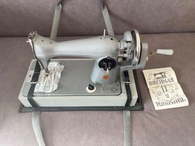 Лот: 18918283. Фото: 1. Швейная машинка. Швейная, вязальная