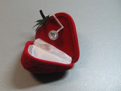 Лот: 18756921. Фото: 1. кольцо с цирконием,серебро,в подарочной... Кольца, перстни