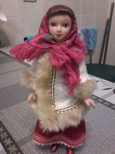 Лот: 18608496. Фото: 1. Фарфоровая кукла Русская красавица... Куклы