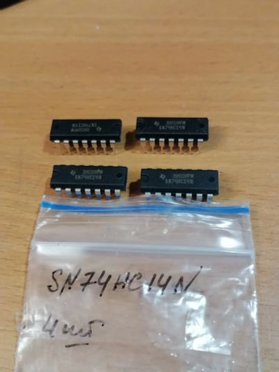 Лот: 25898228. Фото: 1. Микросхемы 74HC14N. 4шт. Микросхемы