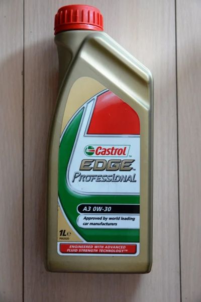 Лот: 6179976. Фото: 1. Масло моторное Castrol EDGE Professional... Масла, жидкости
