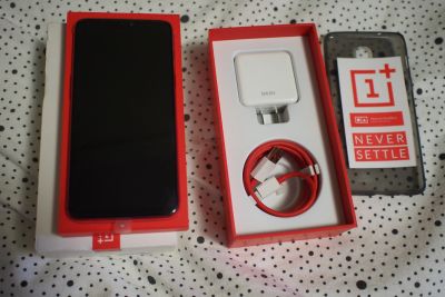 Лот: 15559457. Фото: 1. Oneplus 6 6/64 красный. Смартфоны