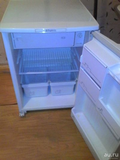 Лот: 8585118. Фото: 1. Небольшой холодильник бирюса. Холодильники, морозильные камеры