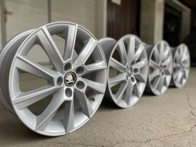 Лот: 19265685. Фото: 1. Литые диски на 15 5х100 Khomen... Диски