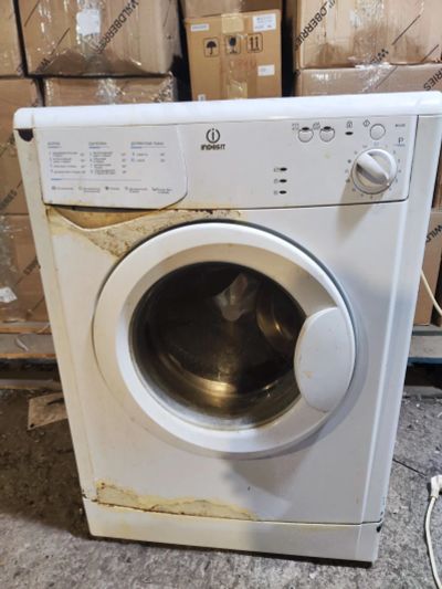 Лот: 24688429. Фото: 1. Узкая стиральная машина Indesit... Стиральные машины