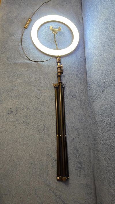 Лот: 25898552. Фото: 1. Кольцевая лампа 33 см со штативом... Штативы, держатели