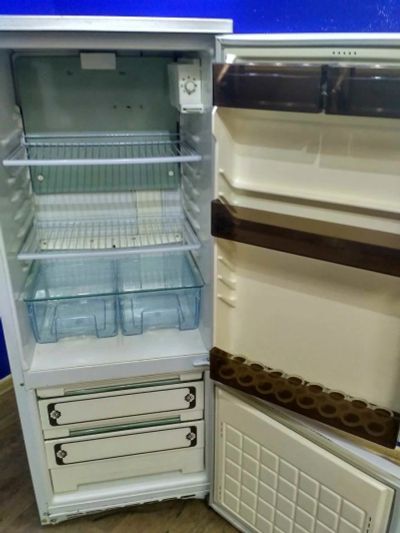 Лот: 11913688. Фото: 1. Холодильник (эконом) бирюса б-18... Холодильники, морозильные камеры