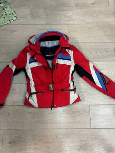 Лот: 25888554. Фото: 1. Пуховик женский красный. Верхняя одежда