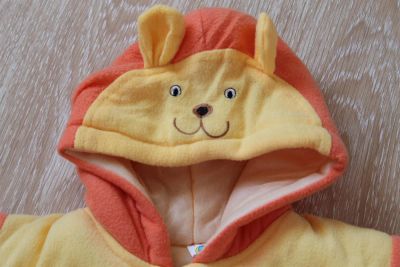 Лот: 3853924. Фото: 1. Костюм на теплую весну, новый. Костюмы, пиджаки, комбинезоны