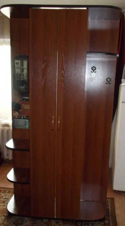 Лот: 11008442. Фото: 1. Прихожая с зеркалом и вешалкой... Прихожие, гардеробные