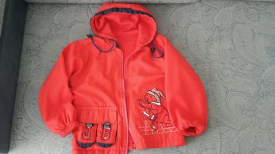 Лот: 8116510. Фото: 1. Ветровка с капюшоном. Верхняя одежда