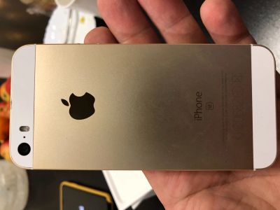 Лот: 12951719. Фото: 1. iPhone SE Gold 64gb. Смартфоны